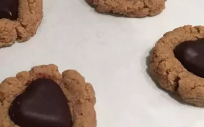 Friday Foodspiration: Almond Butter Cookies with Chocolate Hearts